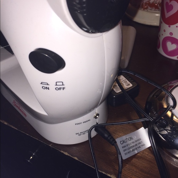 Cute Mini Sewing Machine - Picture 7 of 8